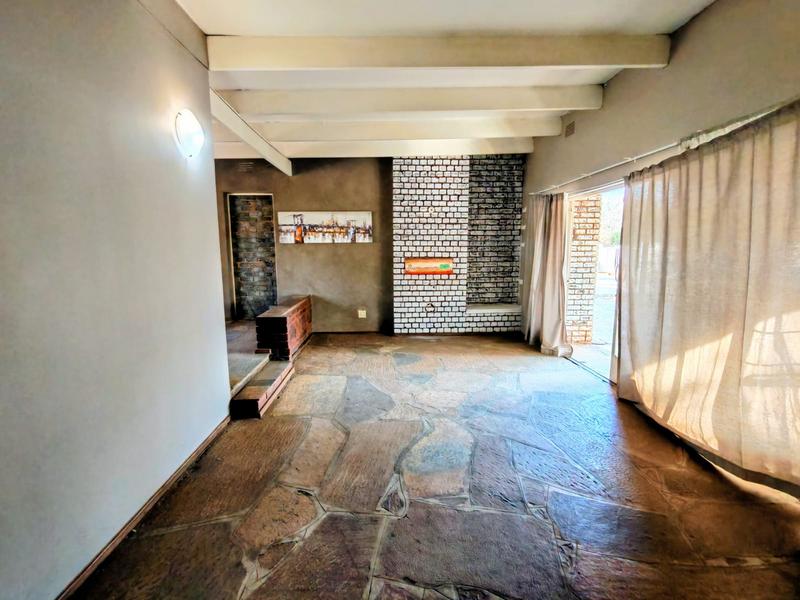 5 Bedroom Property for Sale in Wierda Park Gauteng
