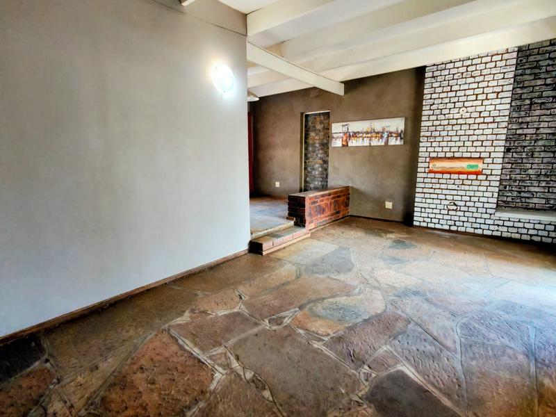 5 Bedroom Property for Sale in Wierda Park Gauteng