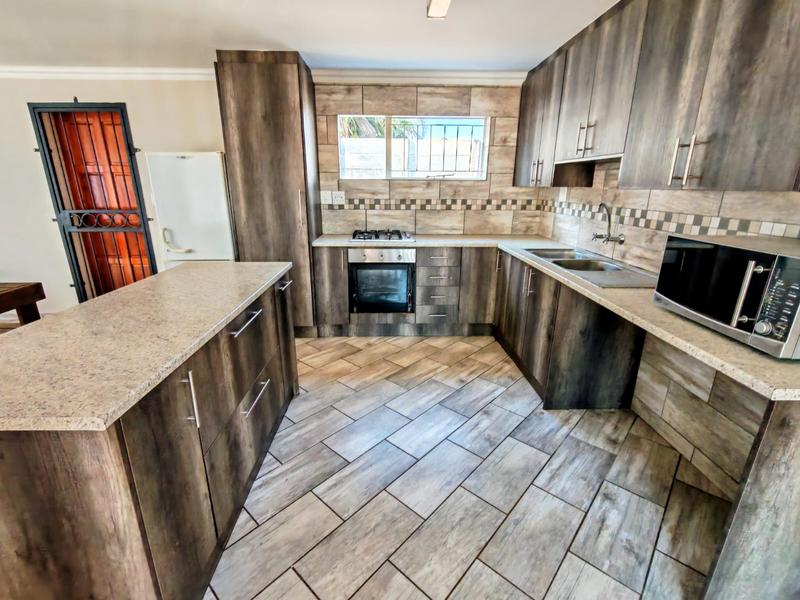 5 Bedroom Property for Sale in Wierda Park Gauteng