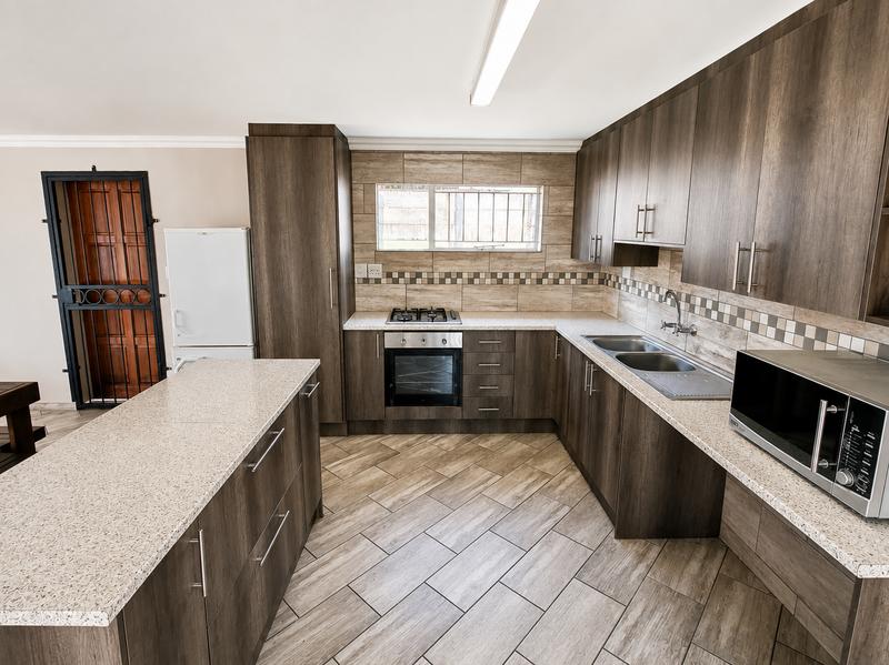 5 Bedroom Property for Sale in Wierda Park Gauteng