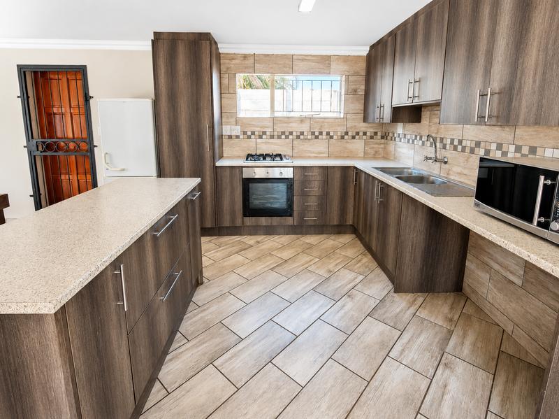 5 Bedroom Property for Sale in Wierda Park Gauteng
