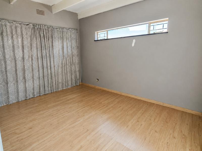 5 Bedroom Property for Sale in Wierda Park Gauteng
