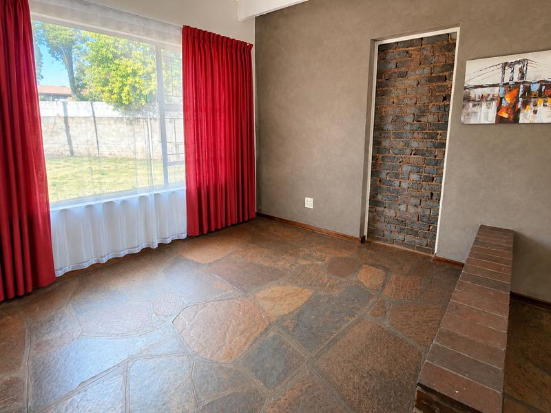 5 Bedroom Property for Sale in Wierda Park Gauteng