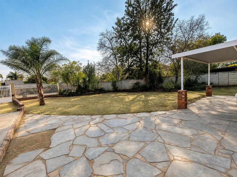 5 Bedroom Property for Sale in Wierda Park Gauteng