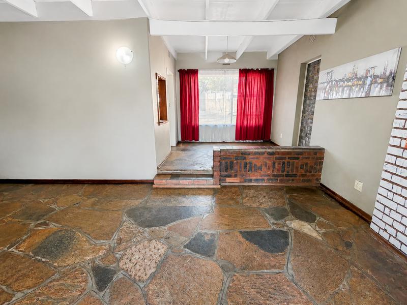 5 Bedroom Property for Sale in Wierda Park Gauteng