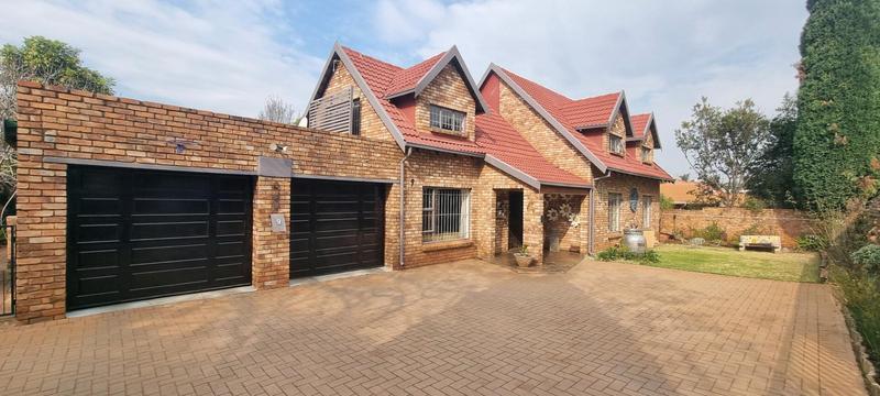 5 Bedroom Property for Sale in Zwartkop Gauteng
