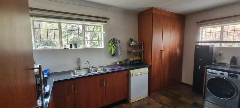 5 Bedroom Property for Sale in Zwartkop Gauteng
