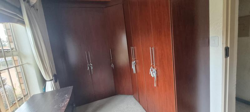 5 Bedroom Property for Sale in Zwartkop Gauteng