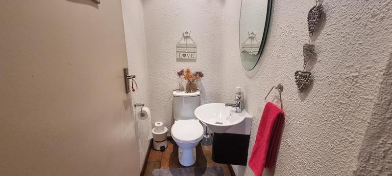 5 Bedroom Property for Sale in Zwartkop Gauteng