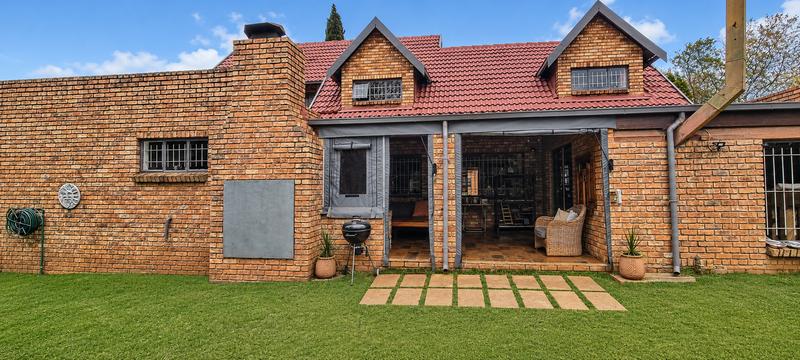 5 Bedroom Property for Sale in Zwartkop Gauteng