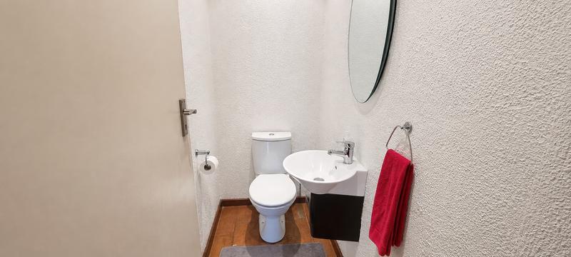 5 Bedroom Property for Sale in Zwartkop Gauteng