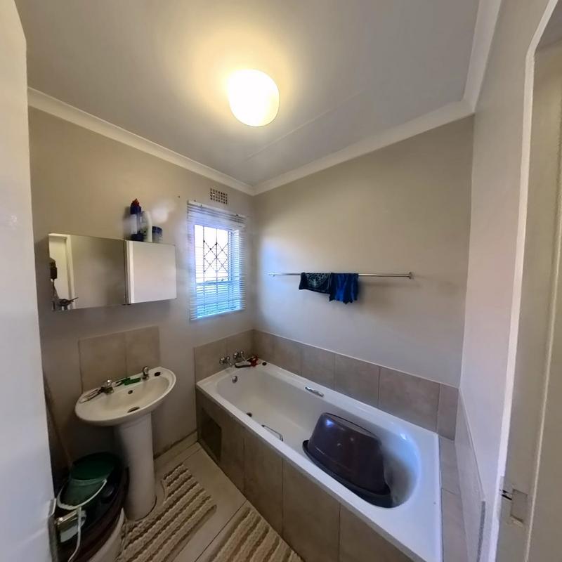 To Let 3 Bedroom Property for Rent in Clayville Gauteng