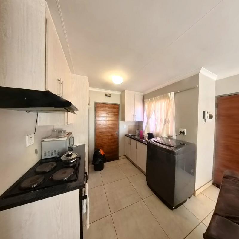 To Let 3 Bedroom Property for Rent in Clayville Gauteng