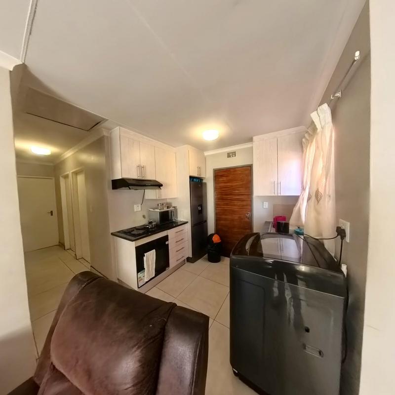 To Let 3 Bedroom Property for Rent in Clayville Gauteng