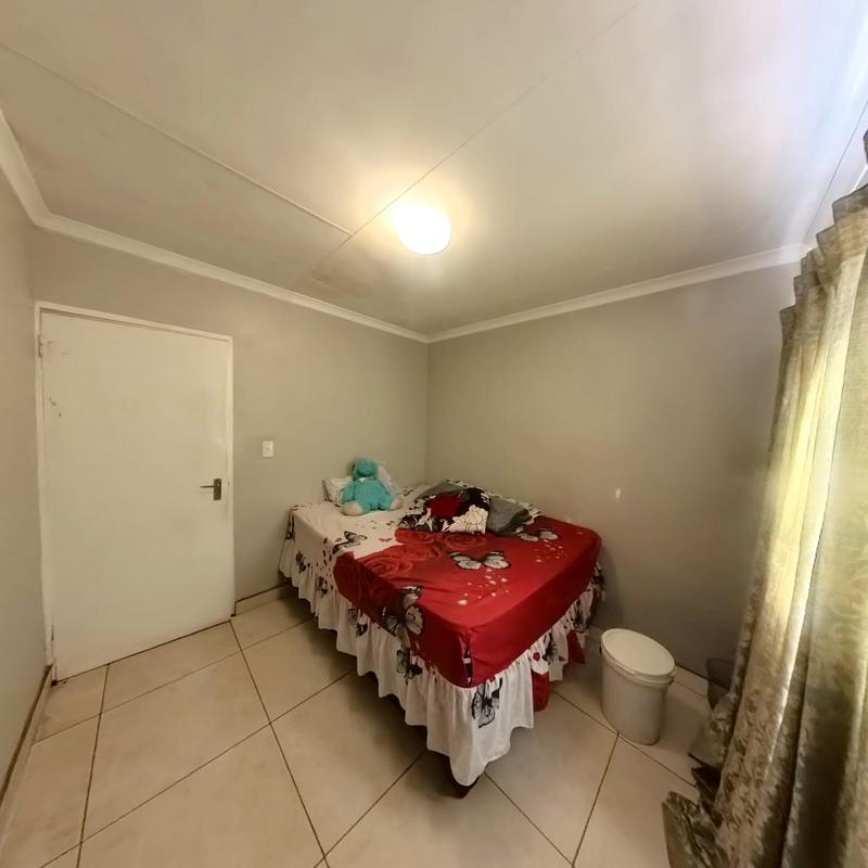 To Let 3 Bedroom Property for Rent in Clayville Gauteng