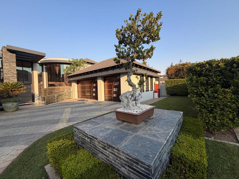 5 Bedroom Property for Sale in Blue Valley Golf Estate Gauteng