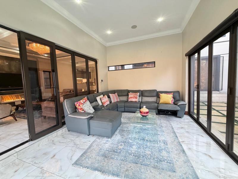 5 Bedroom Property for Sale in Blue Valley Golf Estate Gauteng