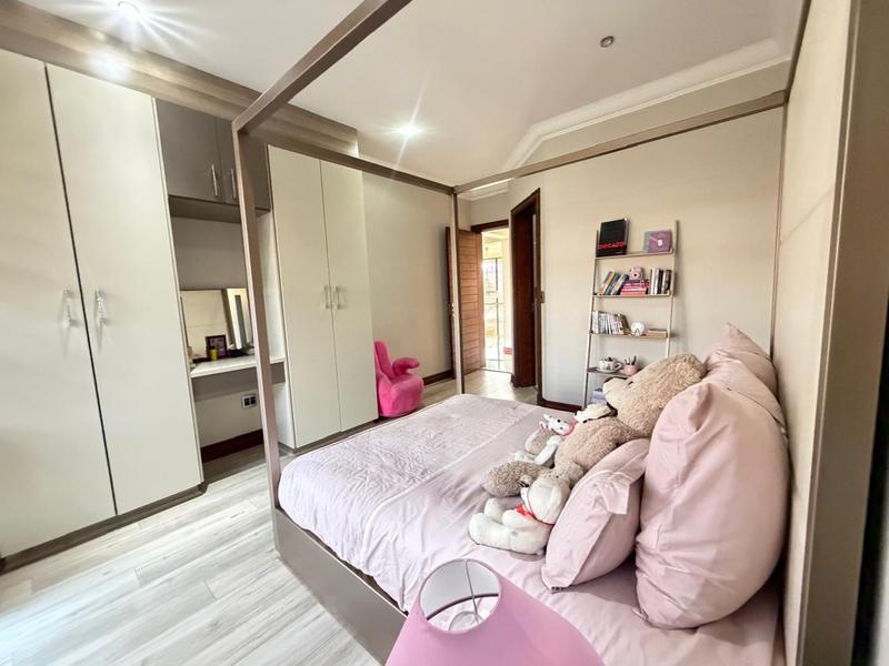 5 Bedroom Property for Sale in Blue Valley Golf Estate Gauteng