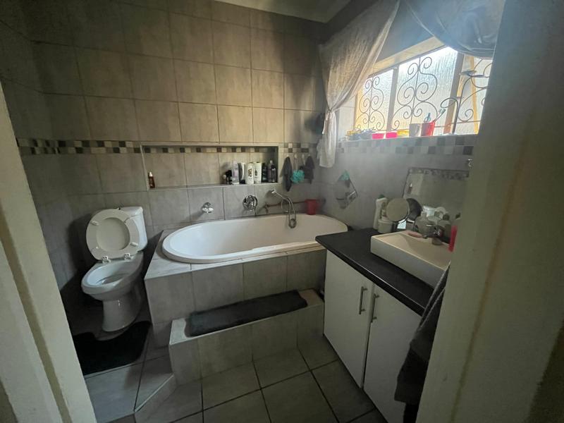 5 Bedroom Property for Sale in Birchleigh Gauteng