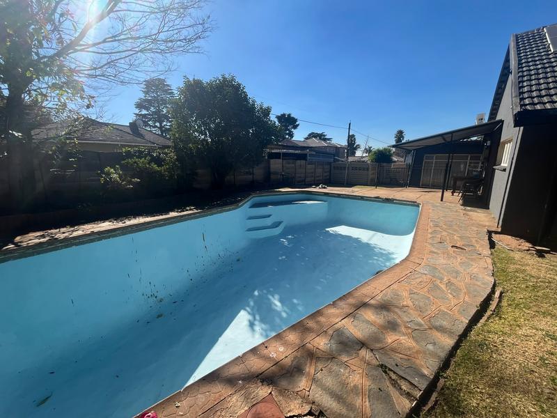 5 Bedroom Property for Sale in Birchleigh Gauteng