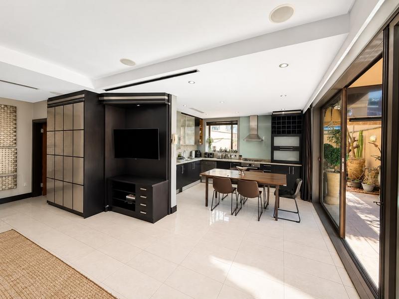 1 Bedroom Property for Sale in Sandton Central Gauteng