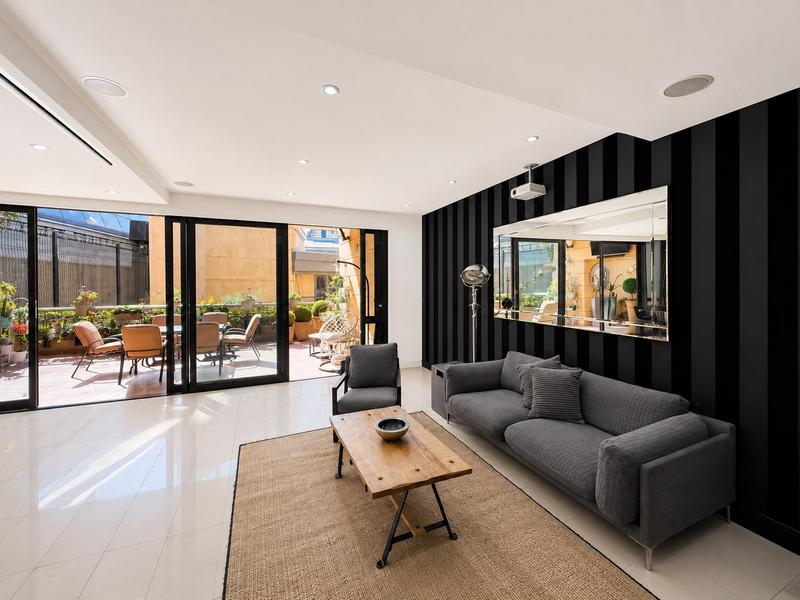 1 Bedroom Property for Sale in Sandton Central Gauteng