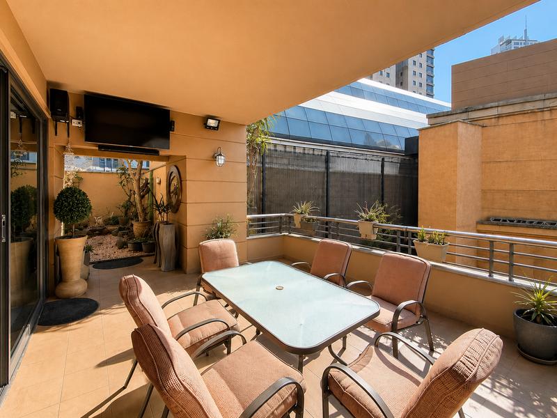 1 Bedroom Property for Sale in Sandton Central Gauteng