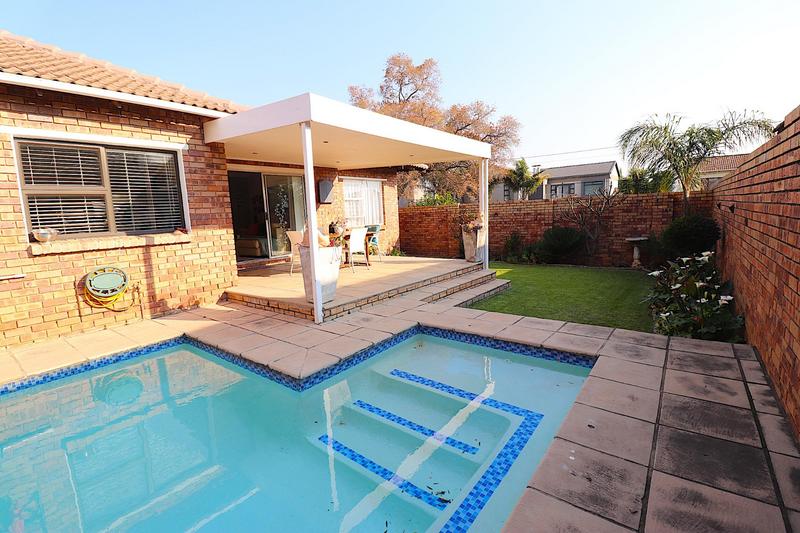 To Let 2 Bedroom Property for Rent in Honeydew Ridge Gauteng