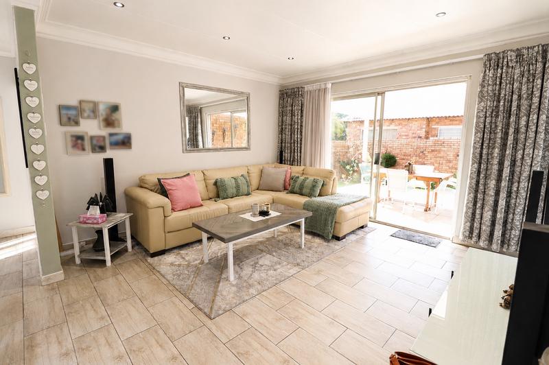 To Let 2 Bedroom Property for Rent in Honeydew Ridge Gauteng