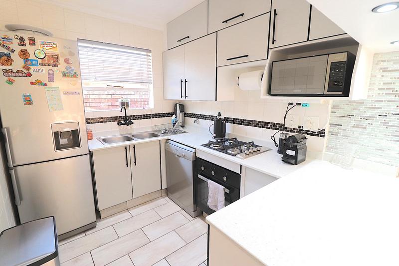 To Let 2 Bedroom Property for Rent in Honeydew Ridge Gauteng