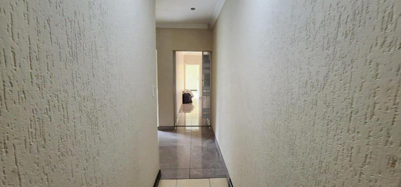 6 Bedroom Property for Sale in Erasmia Gauteng