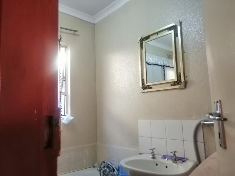 5 Bedroom Property for Sale in Tembisa Central Gauteng