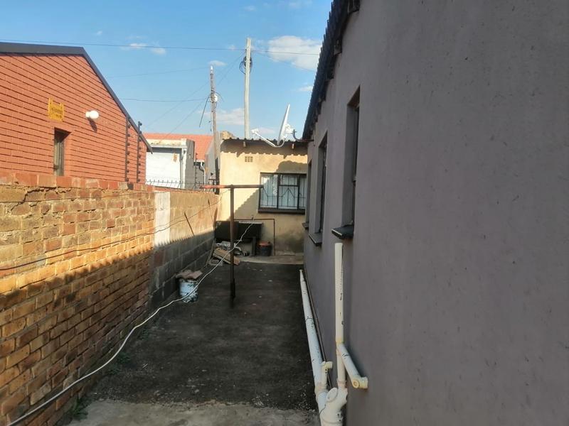 5 Bedroom Property for Sale in Tembisa Central Gauteng