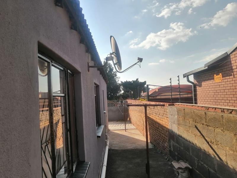 5 Bedroom Property for Sale in Tembisa Central Gauteng