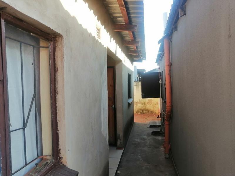 5 Bedroom Property for Sale in Tembisa Central Gauteng