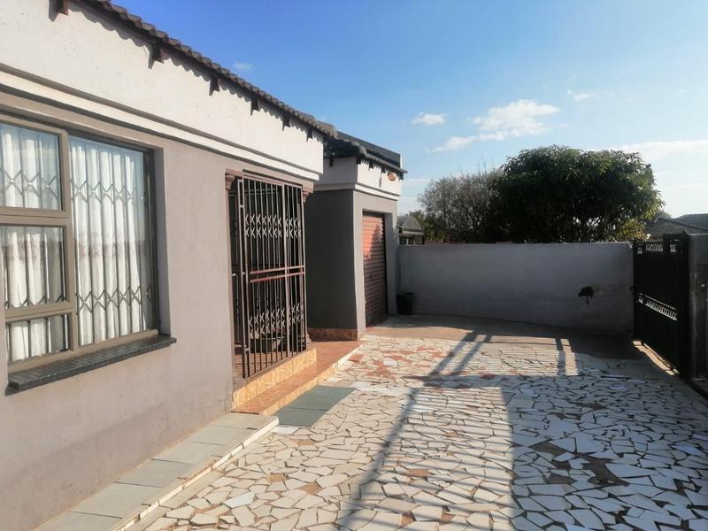 5 Bedroom Property for Sale in Tembisa Central Gauteng