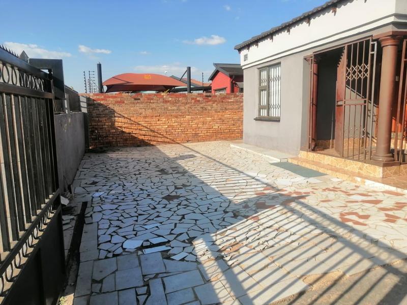 5 Bedroom Property for Sale in Tembisa Central Gauteng