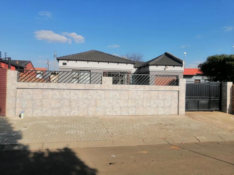 5 Bedroom Property for Sale in Tembisa Central Gauteng