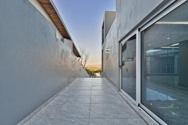 6 Bedroom Property for Sale in Featherbrooke Estate Gauteng