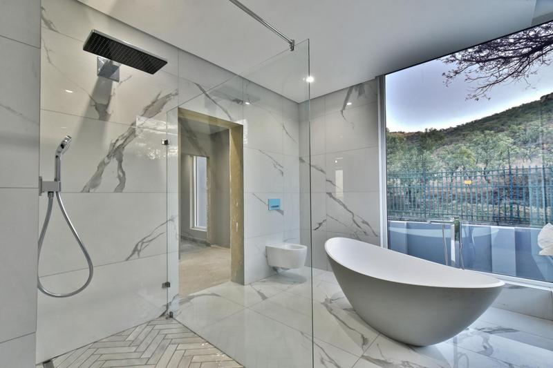 6 Bedroom Property for Sale in Featherbrooke Estate Gauteng