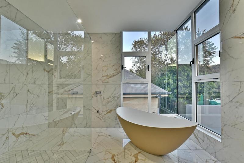 6 Bedroom Property for Sale in Featherbrooke Estate Gauteng