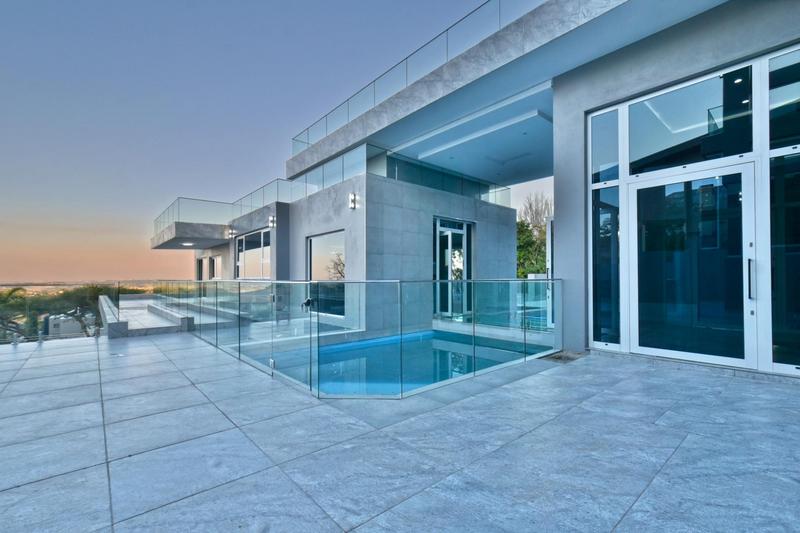 6 Bedroom Property for Sale in Featherbrooke Estate Gauteng