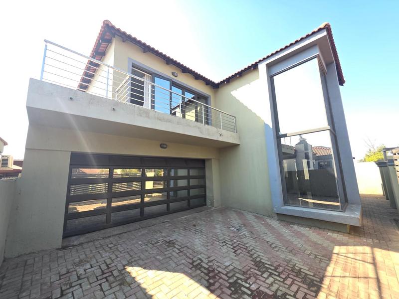 4 Bedroom Property for Sale in Dawn Park Gauteng