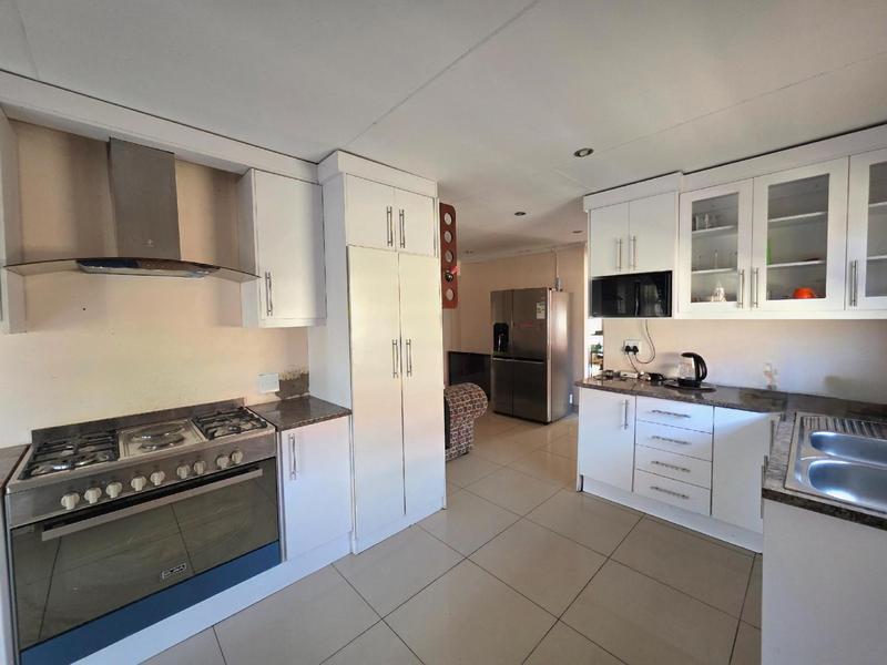4 Bedroom Property for Sale in Dawn Park Gauteng