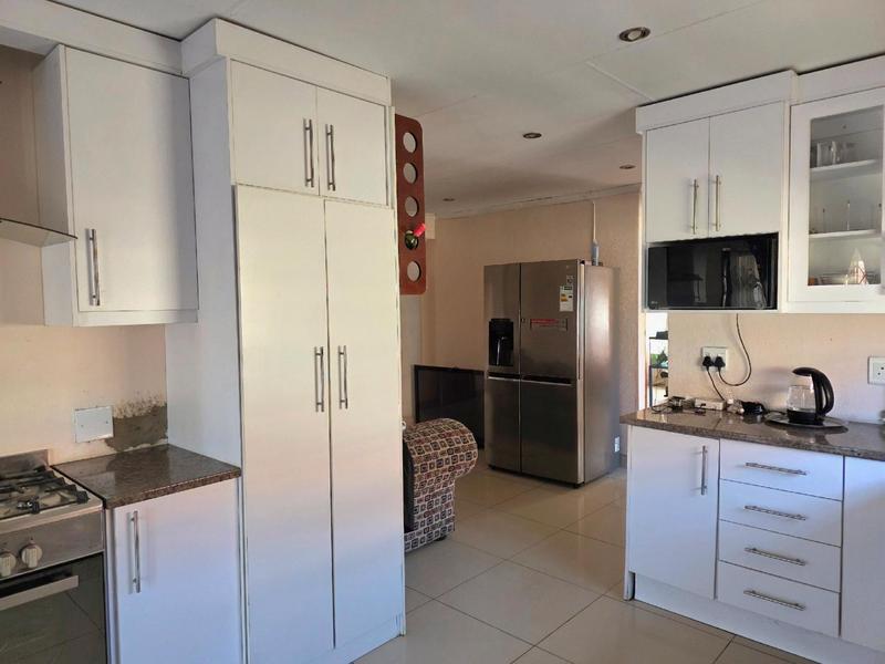 4 Bedroom Property for Sale in Dawn Park Gauteng
