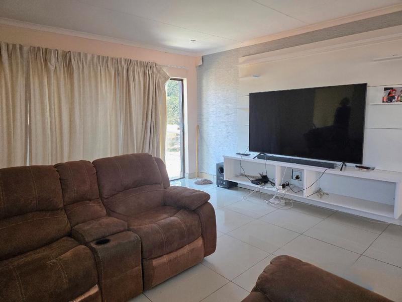 4 Bedroom Property for Sale in Dawn Park Gauteng