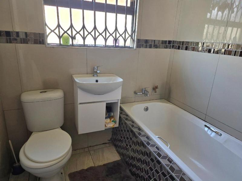 4 Bedroom Property for Sale in Dawn Park Gauteng