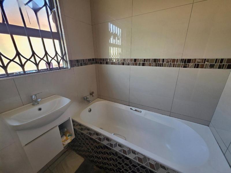 4 Bedroom Property for Sale in Dawn Park Gauteng