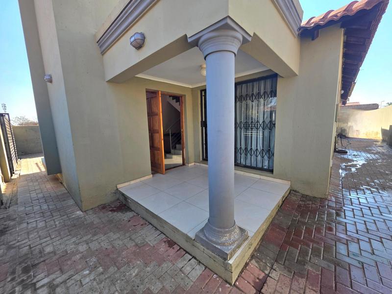 4 Bedroom Property for Sale in Dawn Park Gauteng