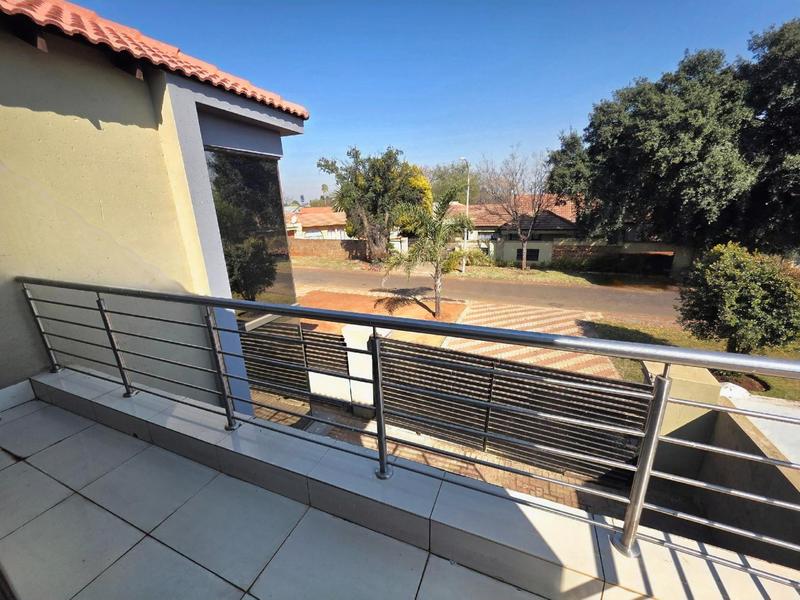 4 Bedroom Property for Sale in Dawn Park Gauteng
